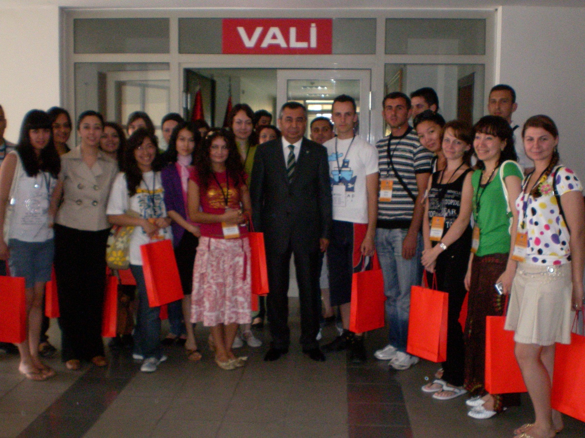 Yabancı Öğrencilerden Vali Hüseyin Atak'a Ziyaret