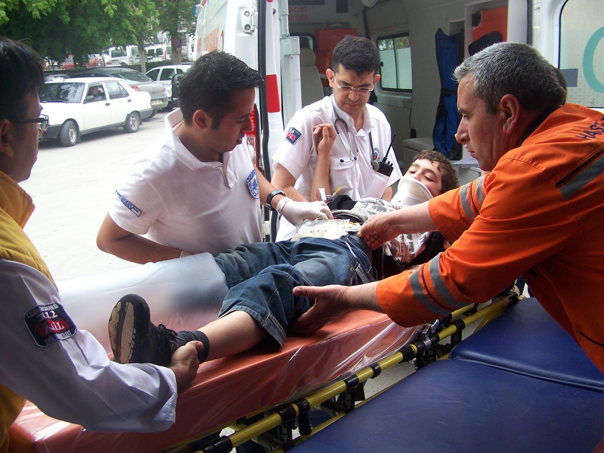 Attan Düşen İlköğretim Okulu Öğrencileri Yaralandı