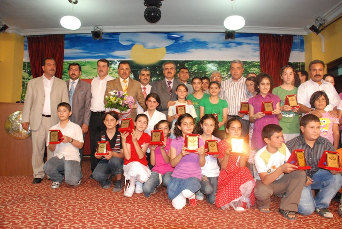 Başarılı Öğrencilere Plaket