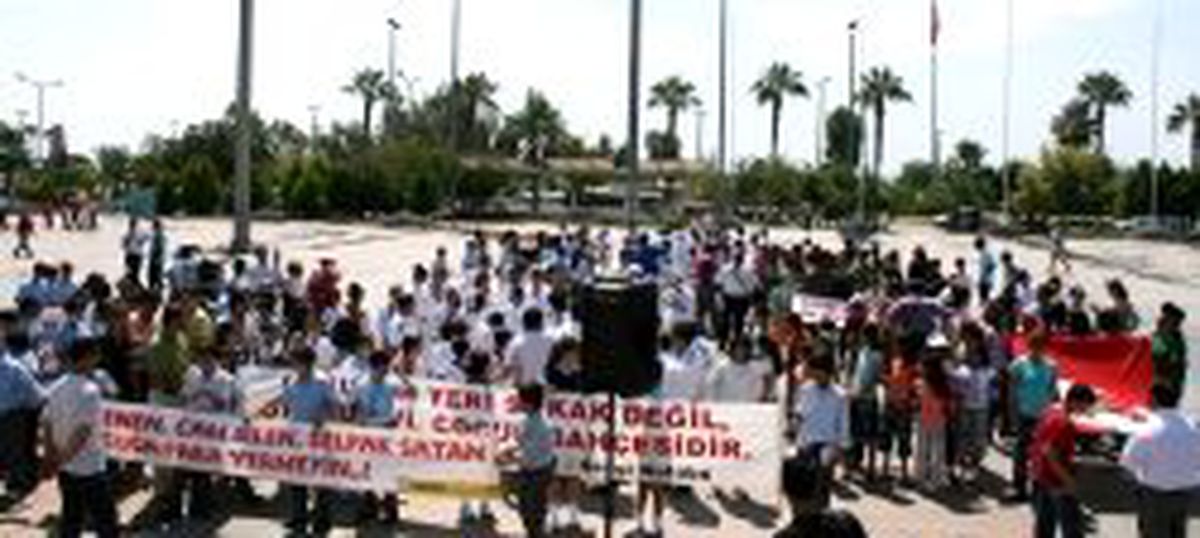 'Dünya Çocuk İşçiliği ile Mücadele Günü'