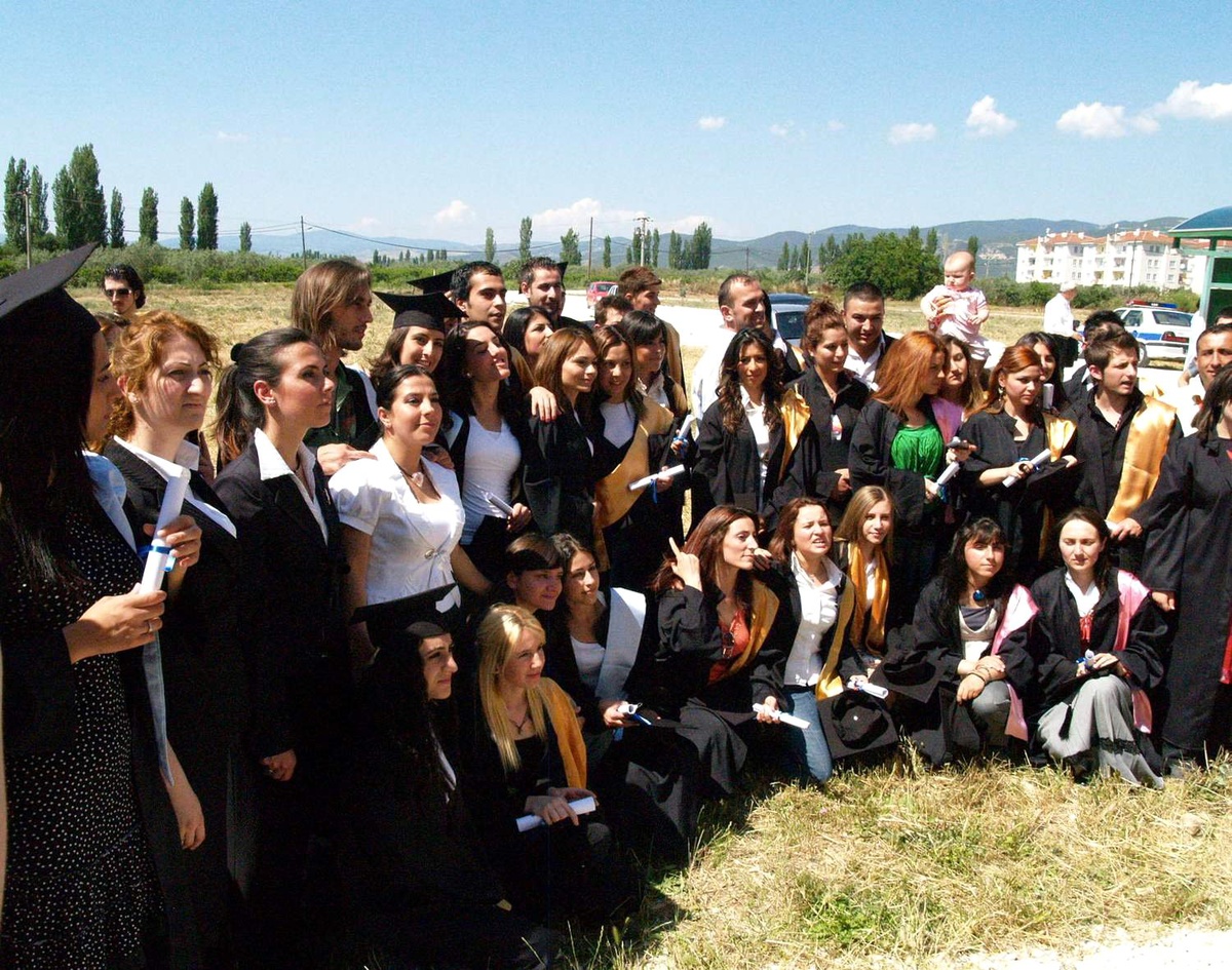 İznik Meslek Yüksekokul'unda Mezunuyit Sevinci