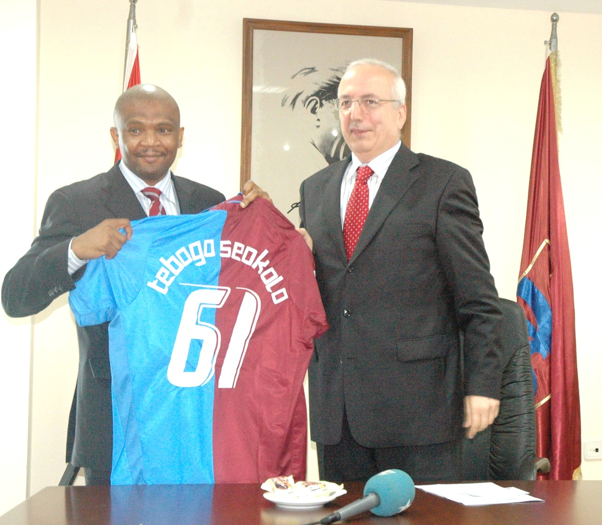Trabzonspor Kulübü'ne Güney Afrikalı Büyükelçi Seokolo'dan Ziyaret