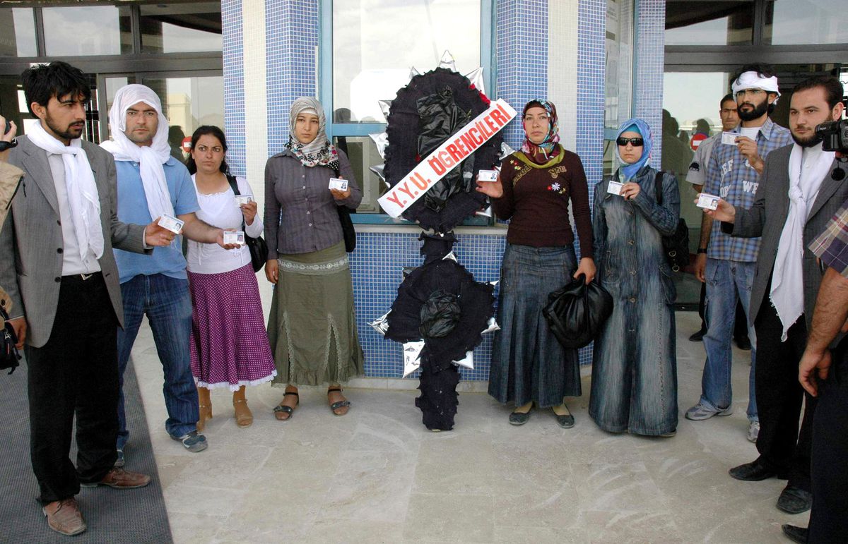 Yyü'de Başörtüsü Eylemi Sürüyor