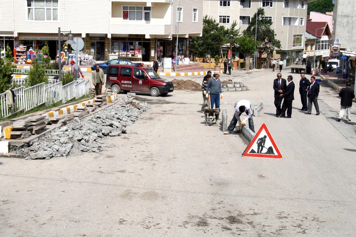 Koyulhisar'da Yol ve Kavşak Düzenleme Çalışmaları