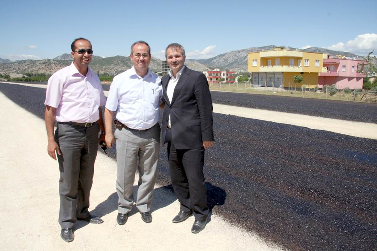 Kozan'da Çevre Yolu Asfaltlanıyor