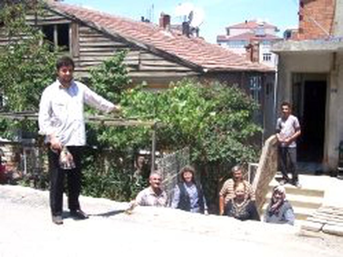 Mahalle Sakinleri Evlerinde Hapis Kaldı