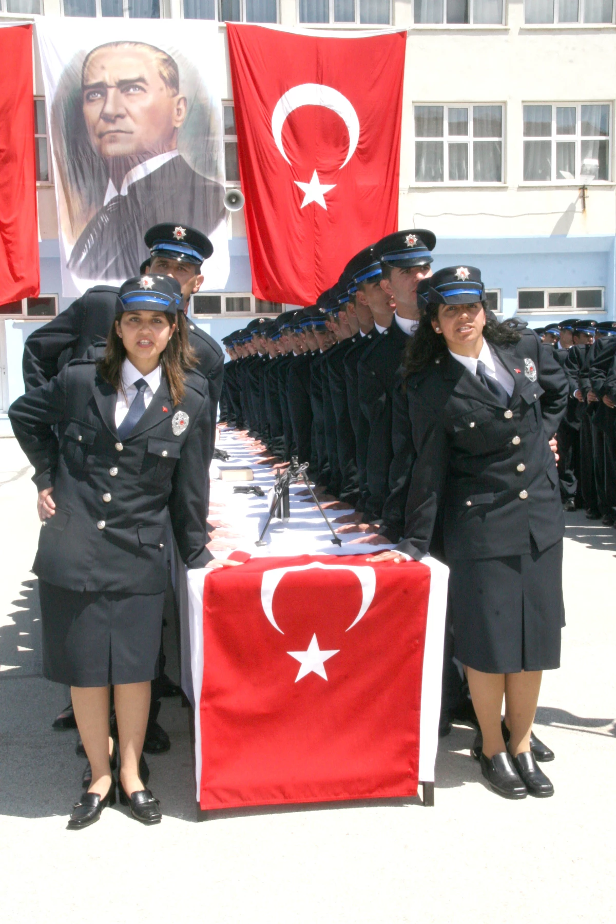 Yozgat Polis Meslek Yüksek Okulu\'nda Mezuniyet Sevinci