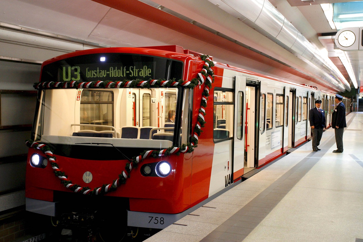 Almanya'da İlk Makinistsiz Tren Hizmete Girdi
