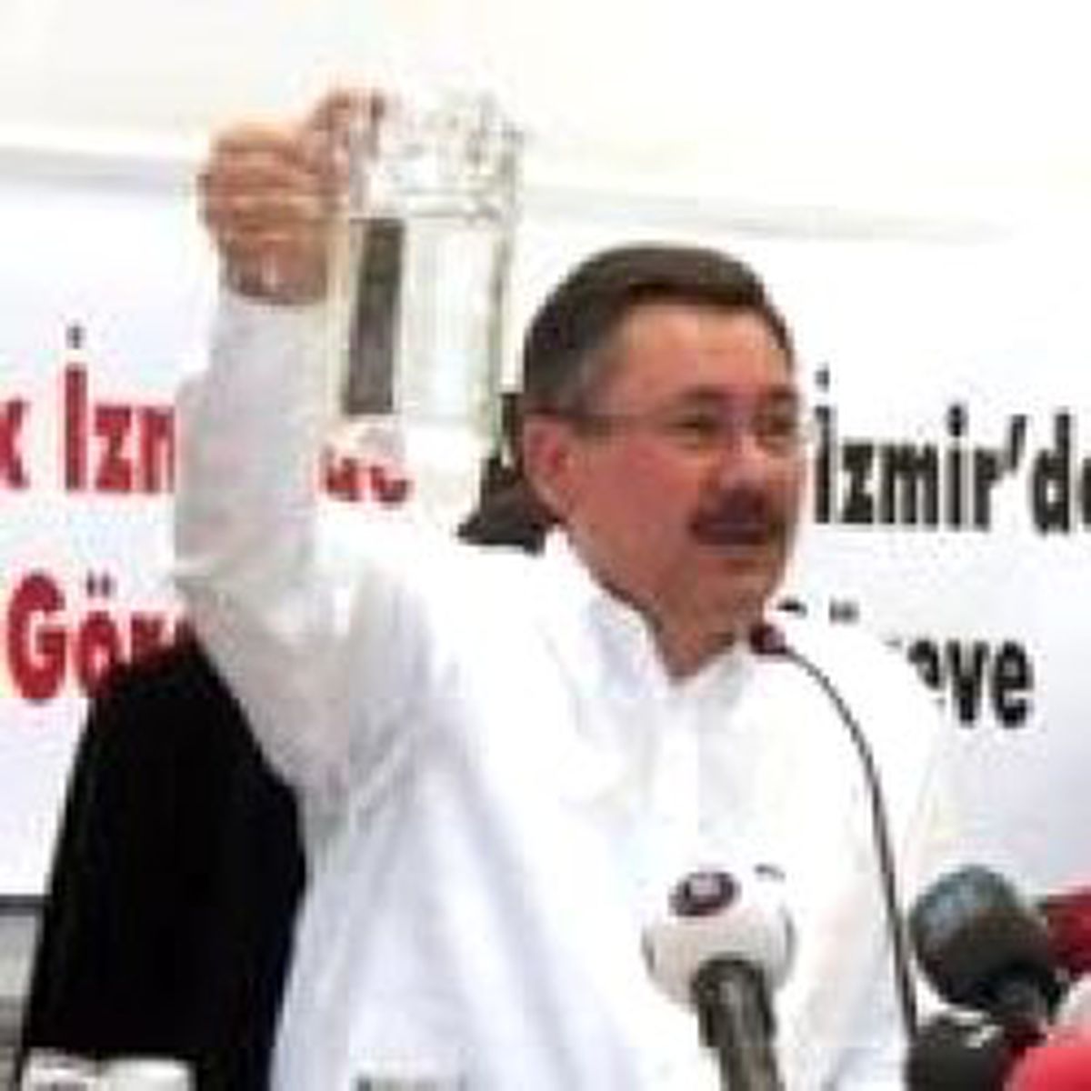 'Ankara'yı Bırak, İzmir'in Suyuna Bak'