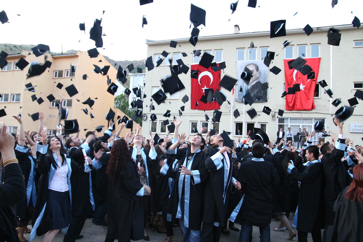 Gümüşhane'de Mezuniyet Coşkusu