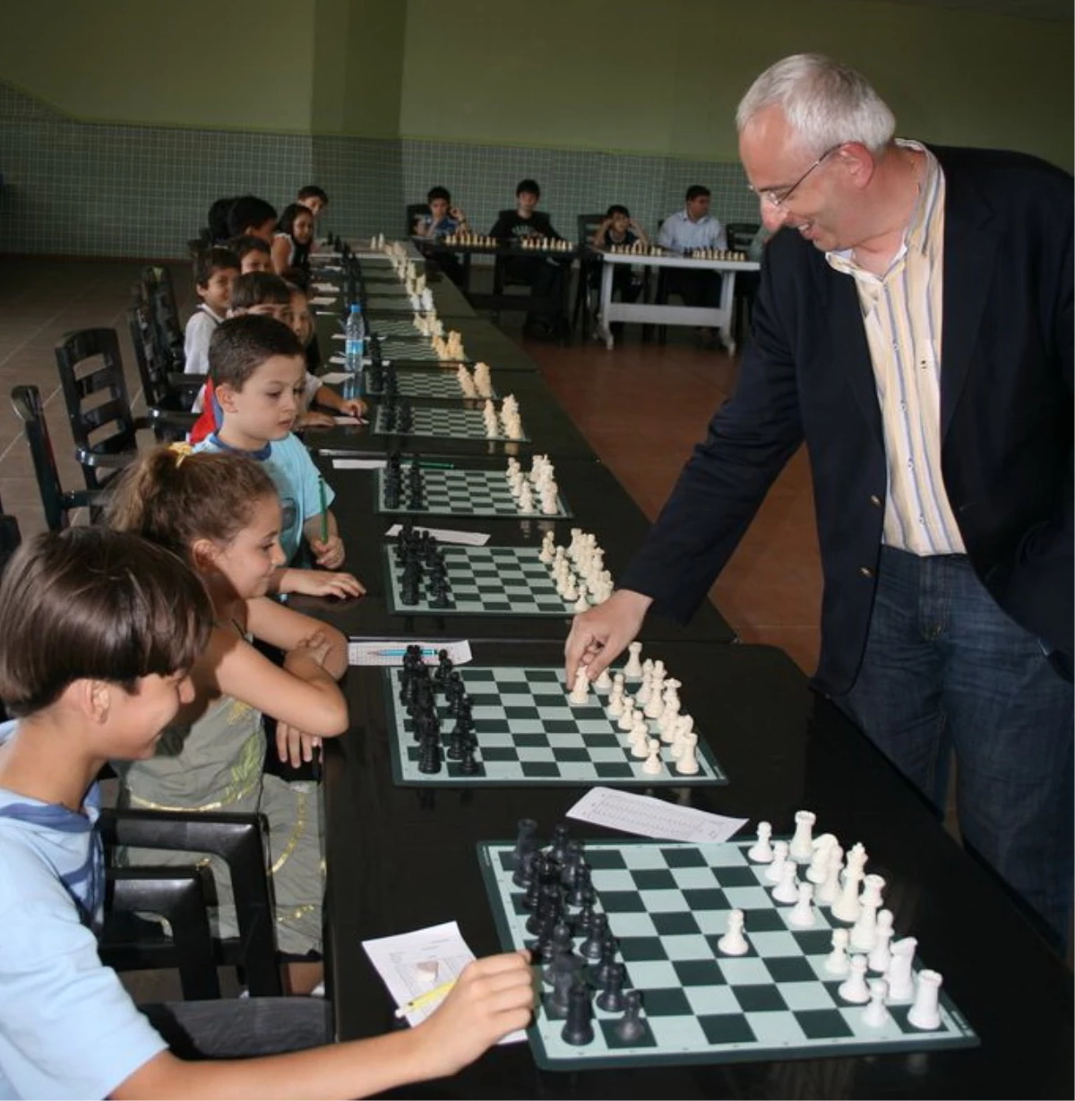 Satranç Şampiyonu Suat Atalık Akhisar\'da