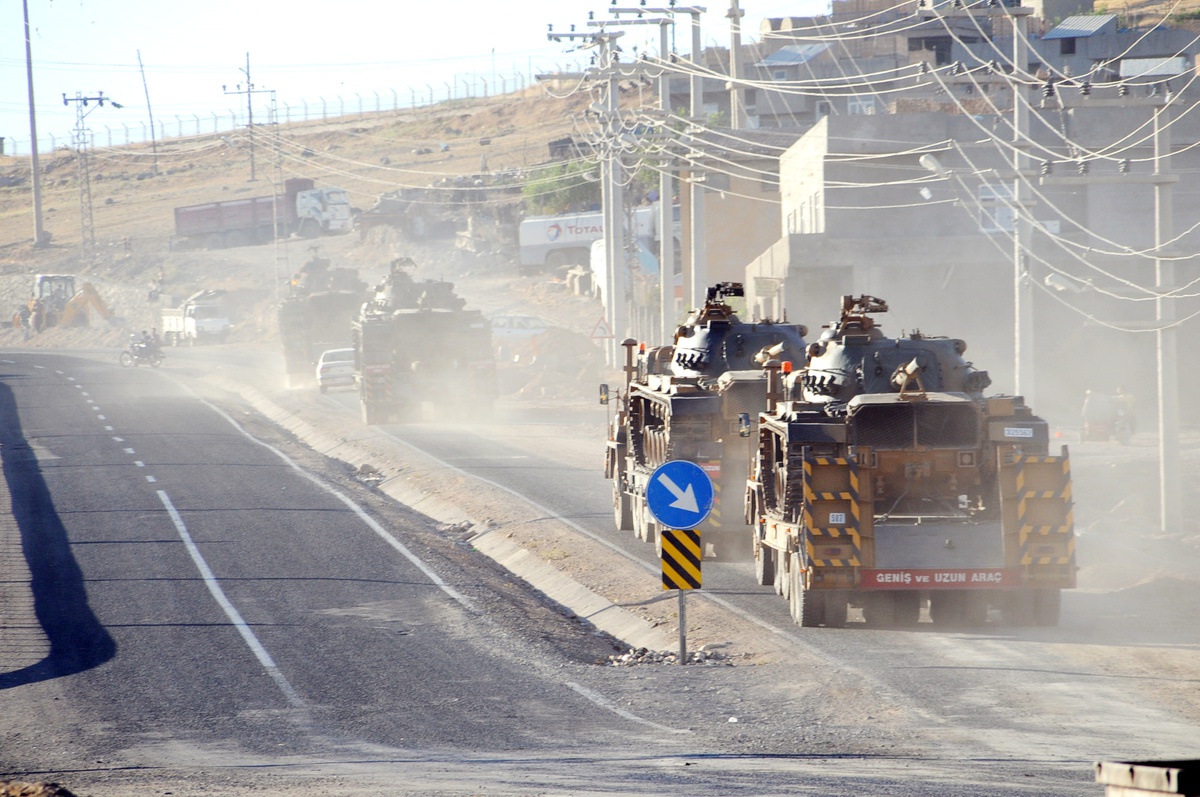 Operasyonların Sürdüğü Sınır Bölgesine Tank Sevkıyatı Sürüyor