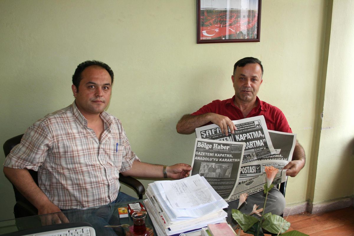 AK Parti'den Gazetecilerin Eylemini Destek