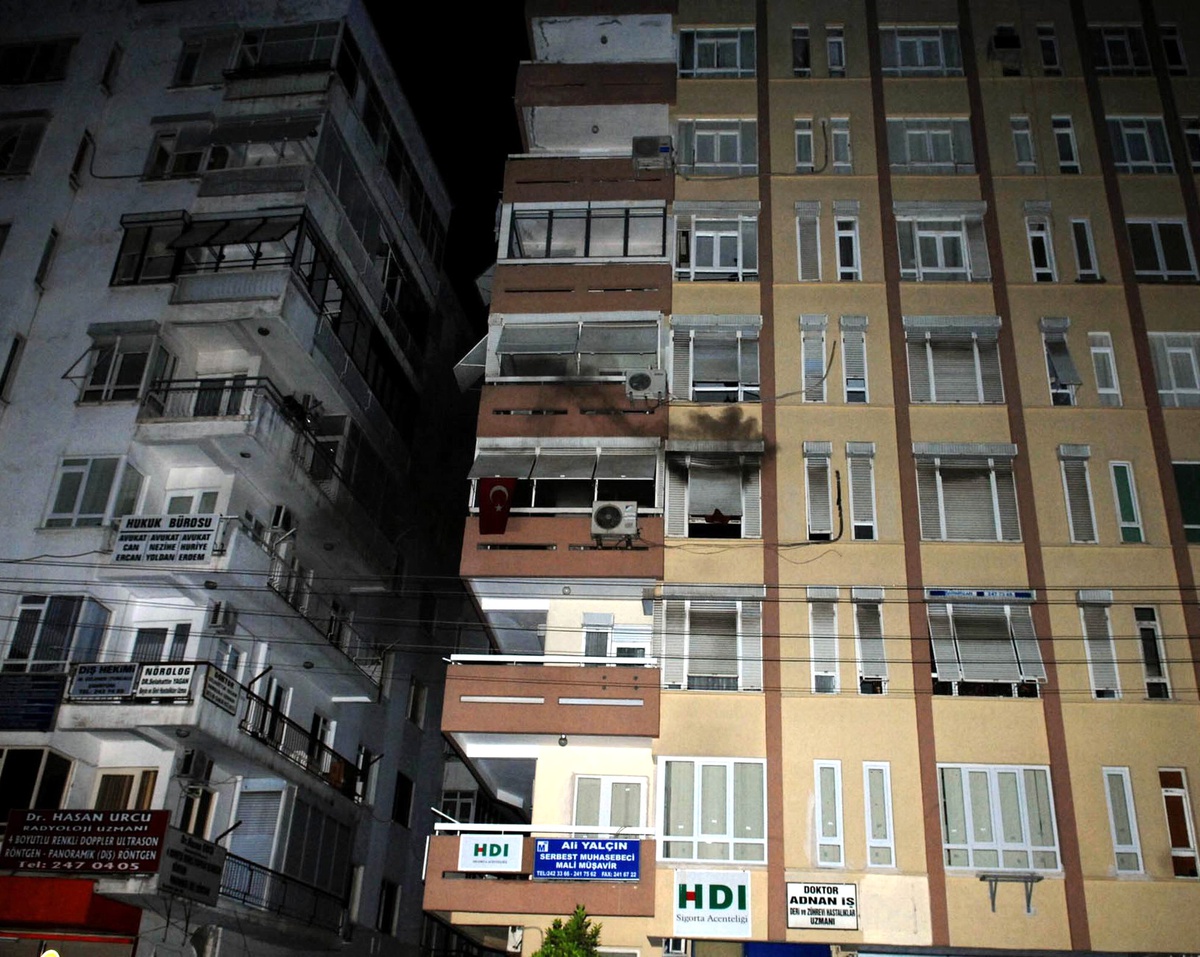Milli Maçı İzlerken Yanarak Can Verdi