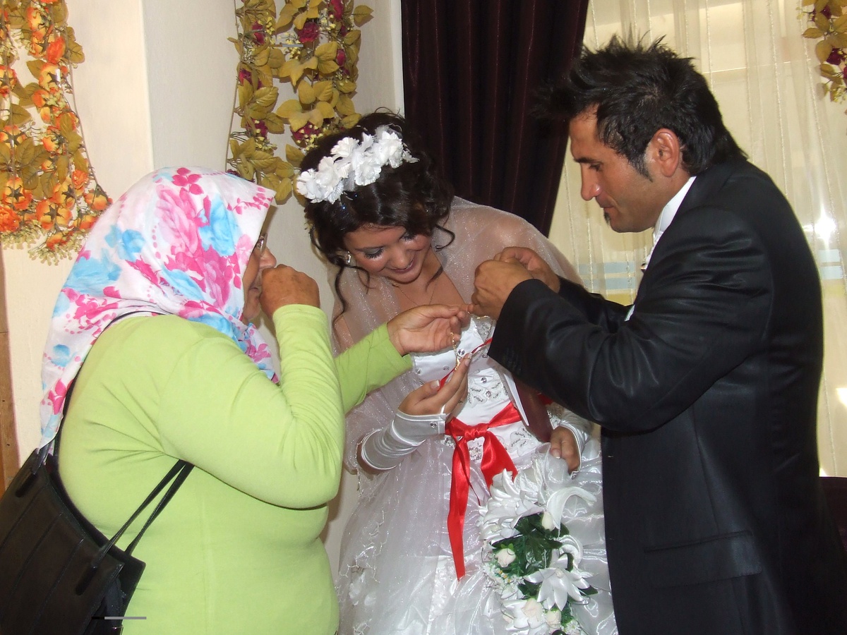 Rus Geline Türk Geleneklerine Göre Nikah Kıyıldı