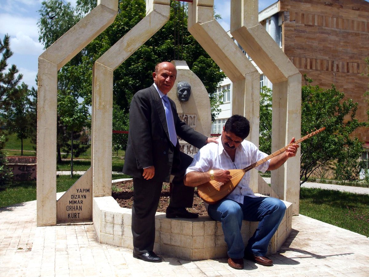Aşık Veysel'e Türkülü Anma