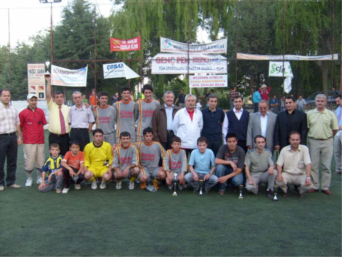 Dursunbey\'de Ulusal Egemenlik Halı Saha Futbol Turnuvası