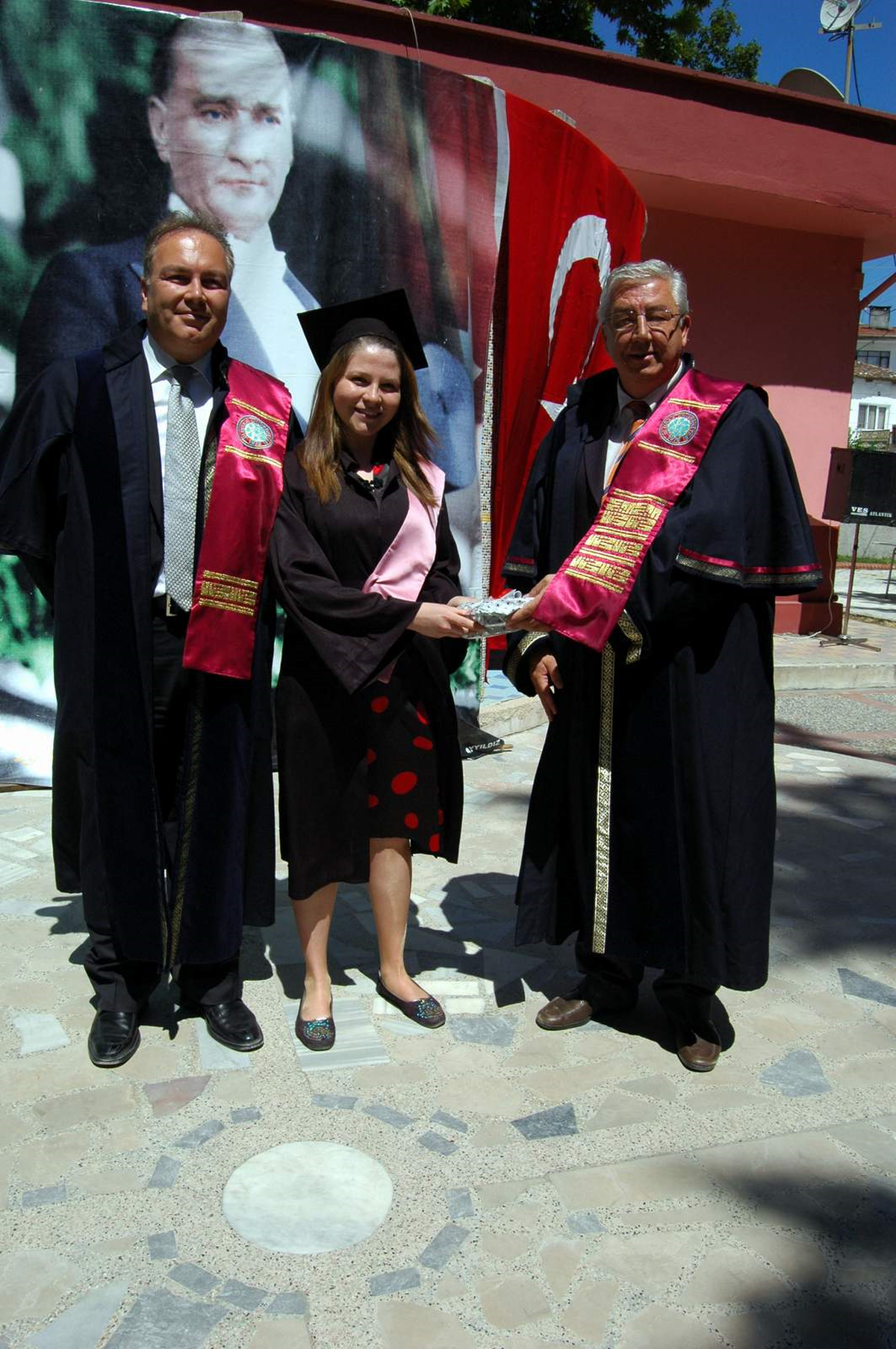 Orhaneli Myo'da Mezuniyet Coşkusu