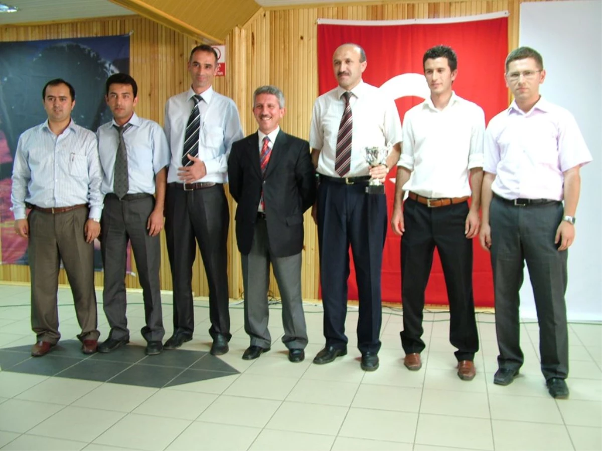 Çaybaşı Yeniköy Belediyesi\'nden Başarılı Öğrenci ve Sporculara Ödül