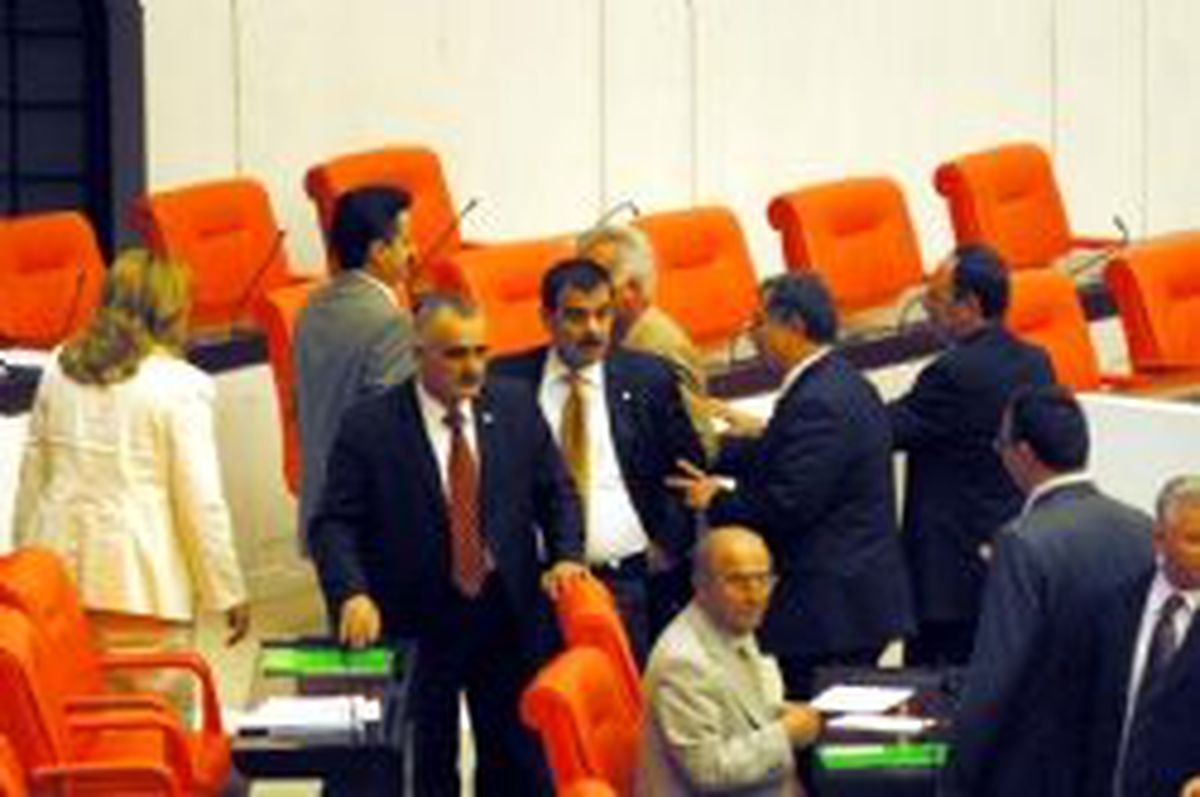 CHP'liler Komisyonu Terk Etti