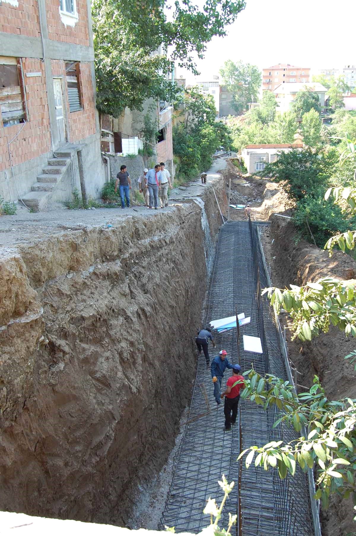 Gaziosmanpaşa Mahallesi'ne 140 Metrelik Taş Duvar
