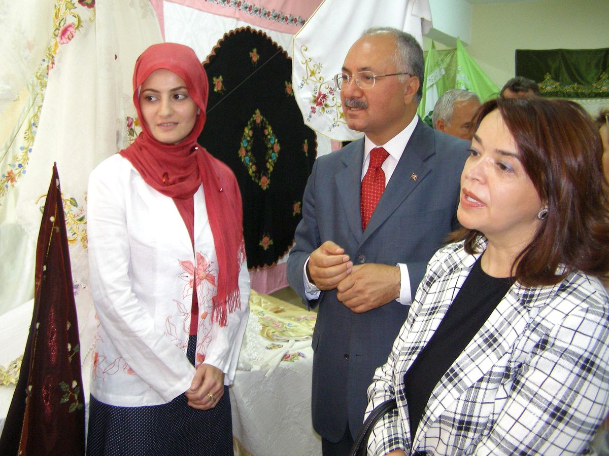Hem'den Yıl Sonu Sergisi