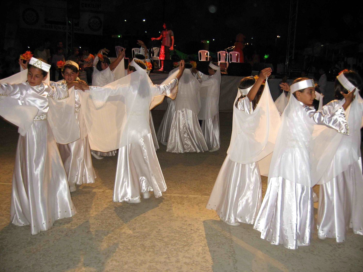 Lapseki'de Kiraz Festivali Sürüyor