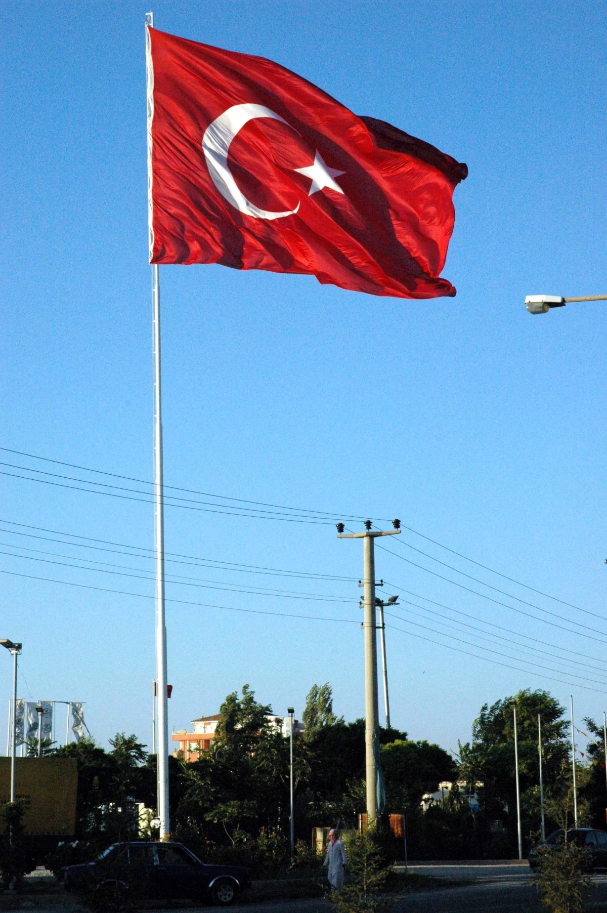 Malatya Girişine Dev Türk Bayrağı