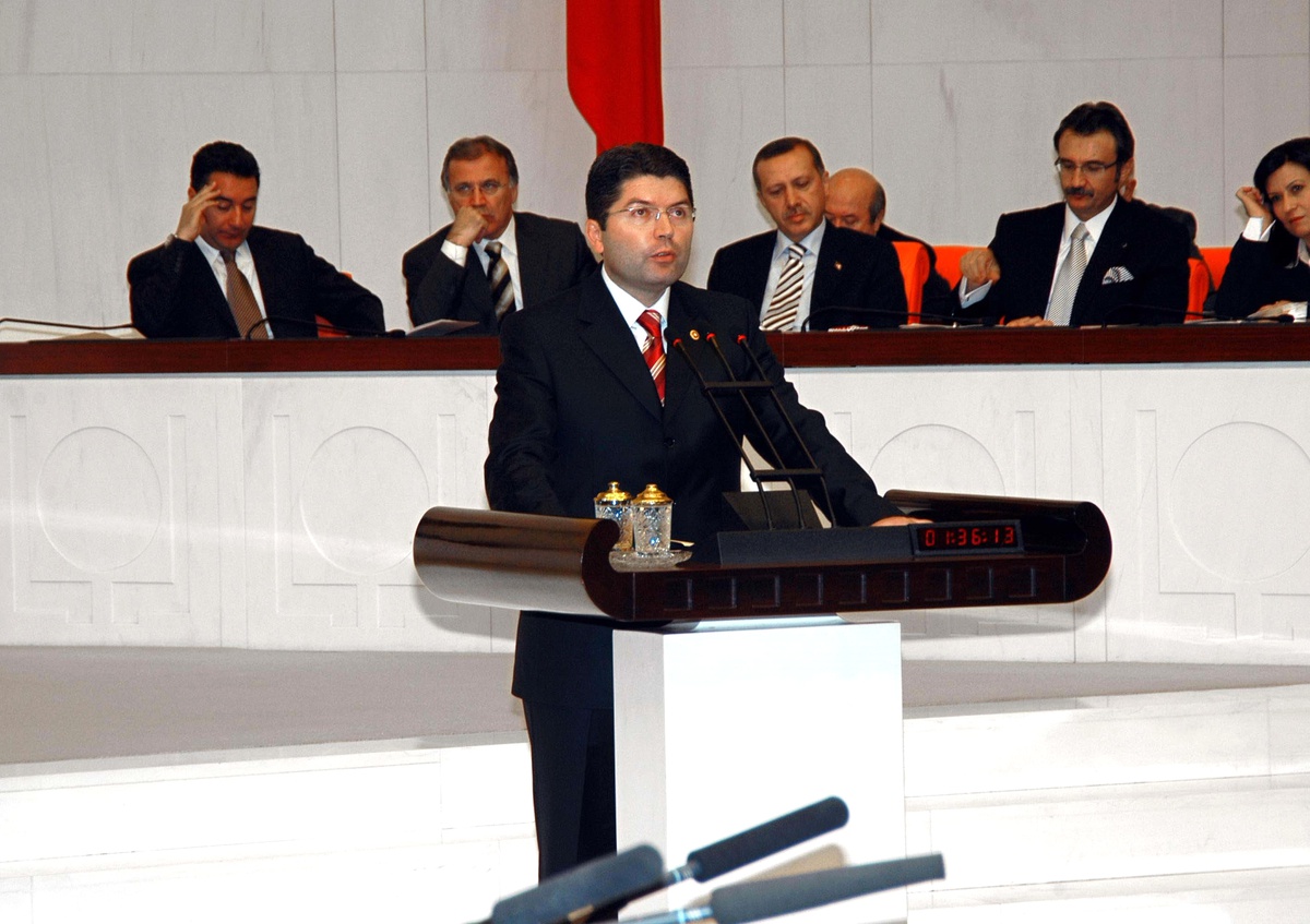 Yasa Dışı Dinlenme İddialarına Cevap Verdi