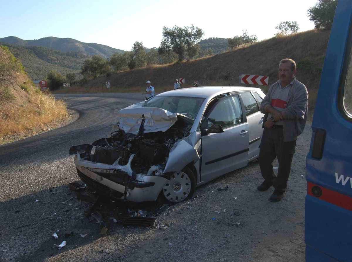 Çanakkale'de Trafik Kazası: 2 Yaralı