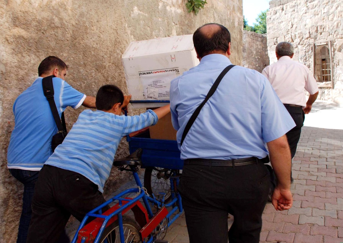 Kızılay Derneği'nden Fatma Nineye Yardım Eli