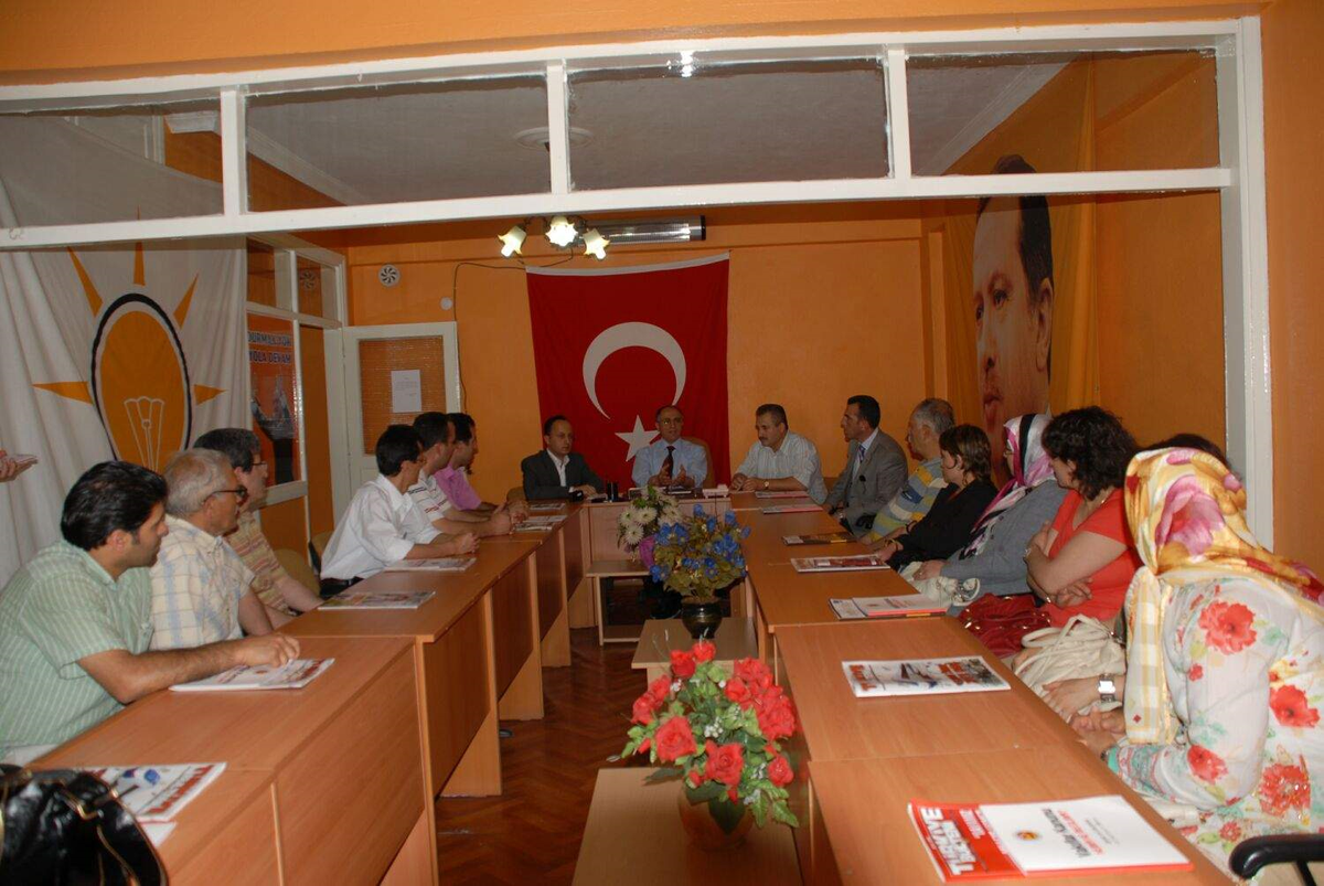 Vali Özçimen Burdur'da Bulunan Siyasi Partileri Ziyaret Etti
