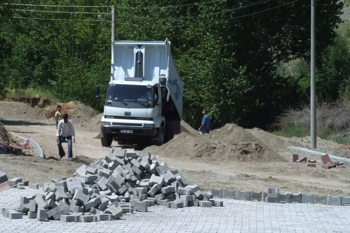 Belediye Başkanı Parke Çalışmalarını İnceledi