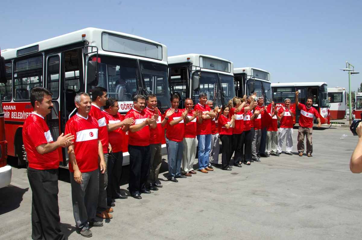 Belediye Şoförleri Milli Formayla Direksiyon Başına Geçti