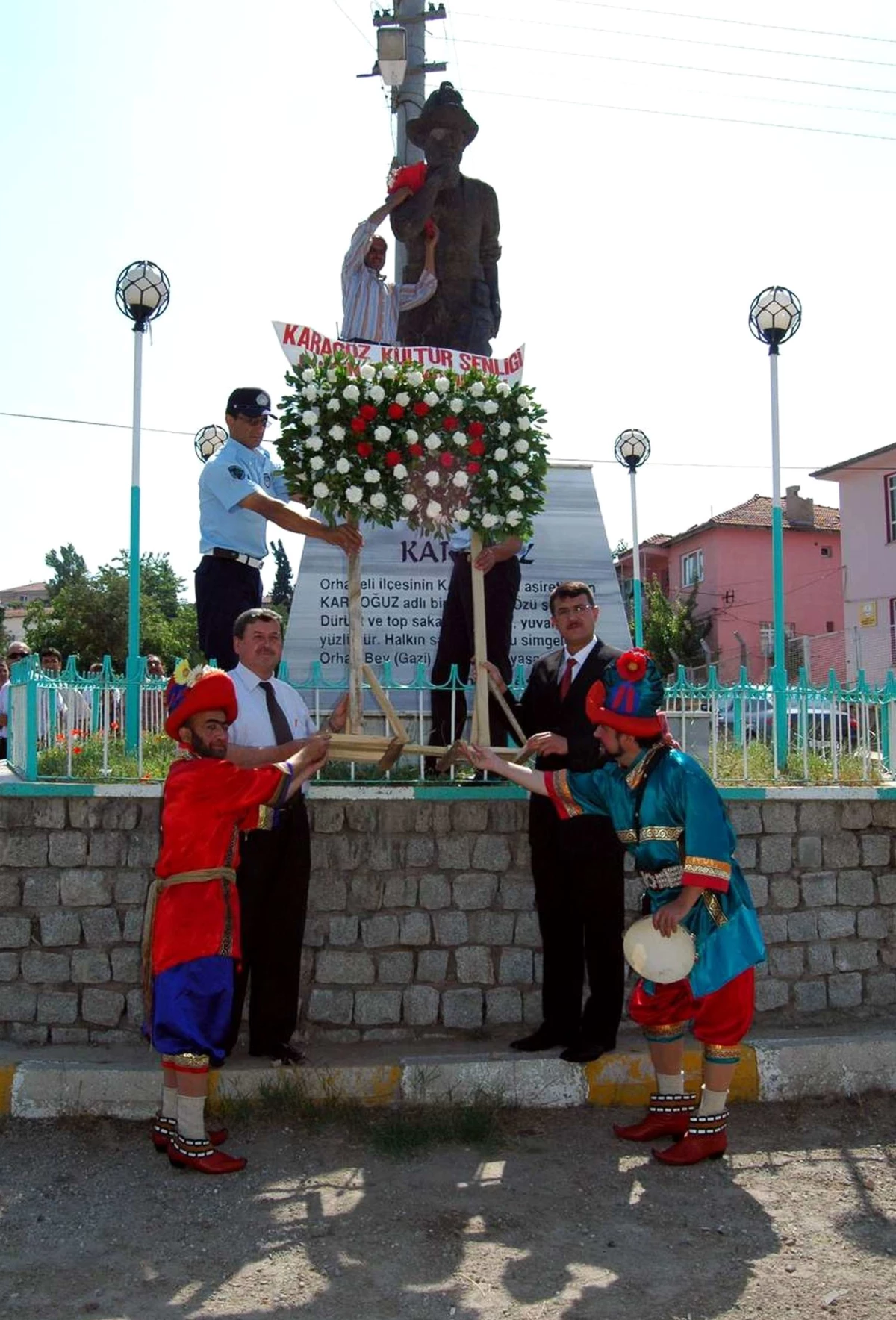 Ebru Gündeş, Karagöz Kültür Şenliklerinde Sahneye Çıkacak