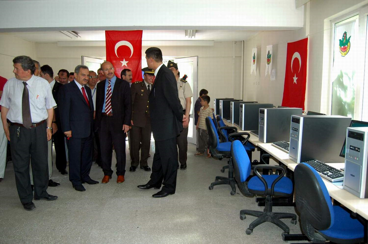 Türk Telekom'dan Orhaneli'ye İnternet Evi