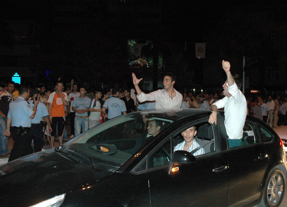 Denizli Milli Maçta Bir Dakika Böyle Üzüldü ve Sevindi
