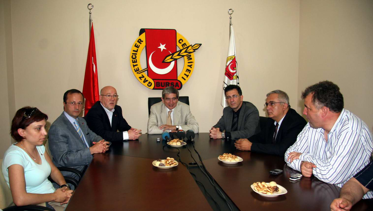 Milli Maçı Değerlendiren CHP'li Öymen, AB Yolunda Türkiye'nin Hırvatistan'a 18-8 Mağlup Olduğunu Söyledi