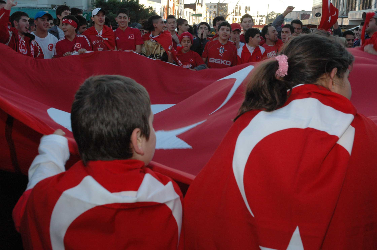 Türkiye'nin Galibiyetle Biten Maç Sonrası Avustralyalı Gurbetçiler Zafer Coşkusunu Yaşıyor