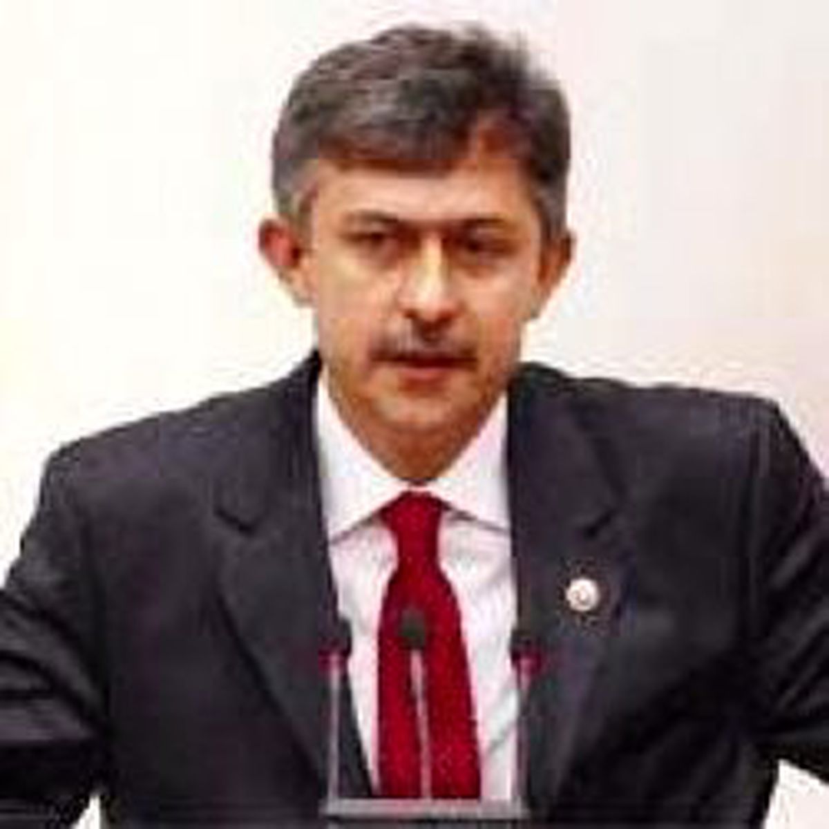 Emekliye Yüzde 2 Özcan'ın Aracına 145 Bin YTL Kira