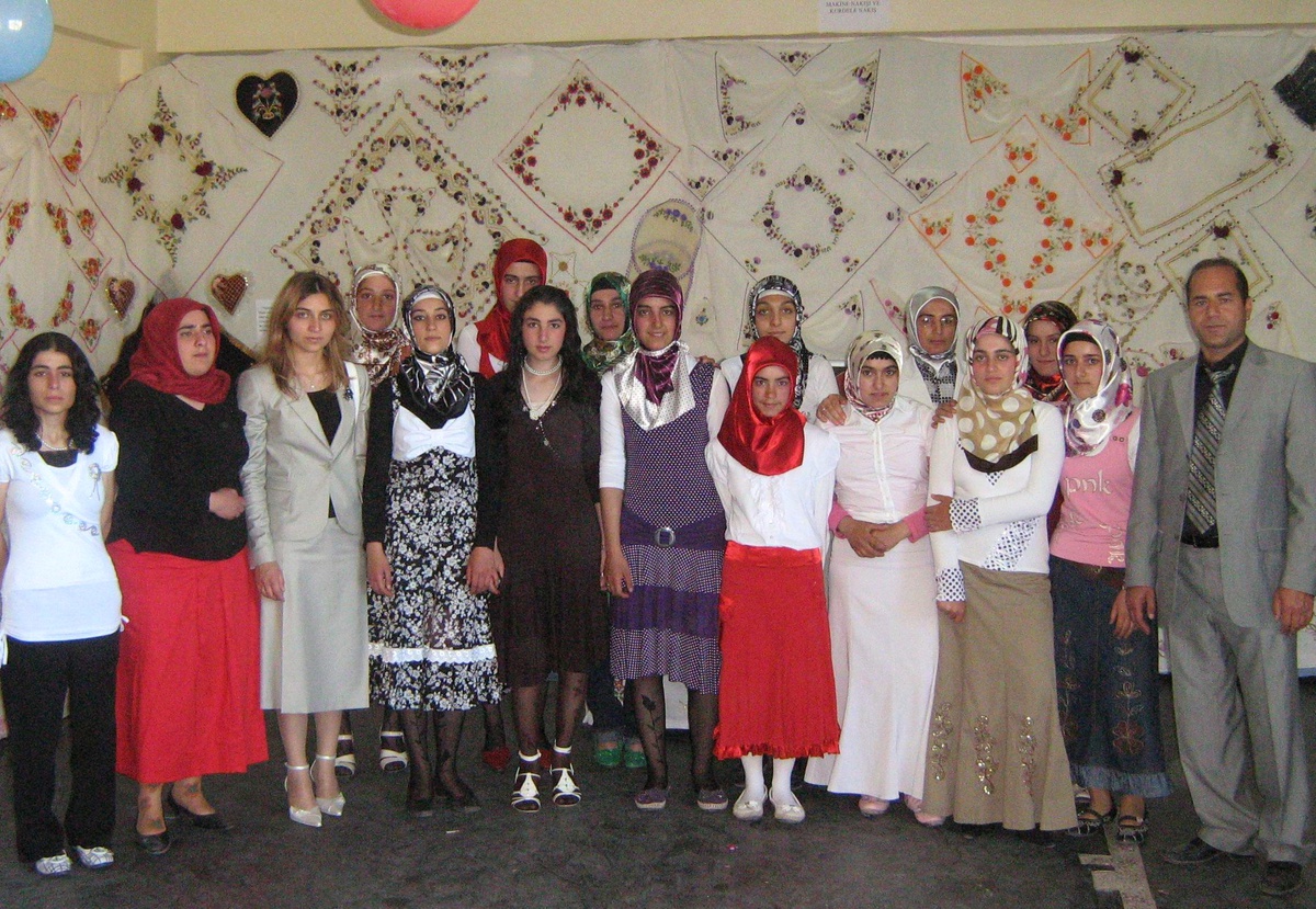 Kursiyerlerin Yıl Sonu Sergisi Açıldı.