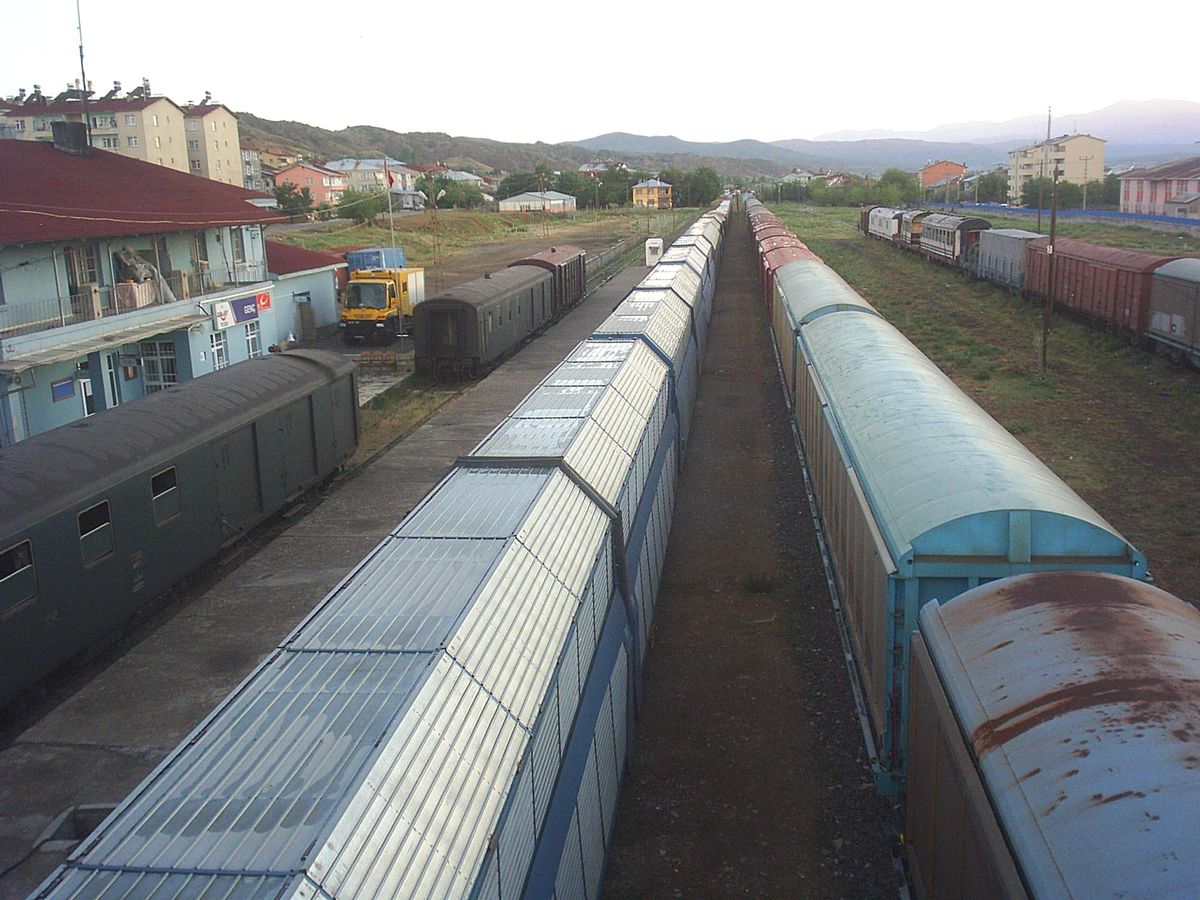 Bingöl'de Demiryolu Ulaşımına Heyelan Engeli