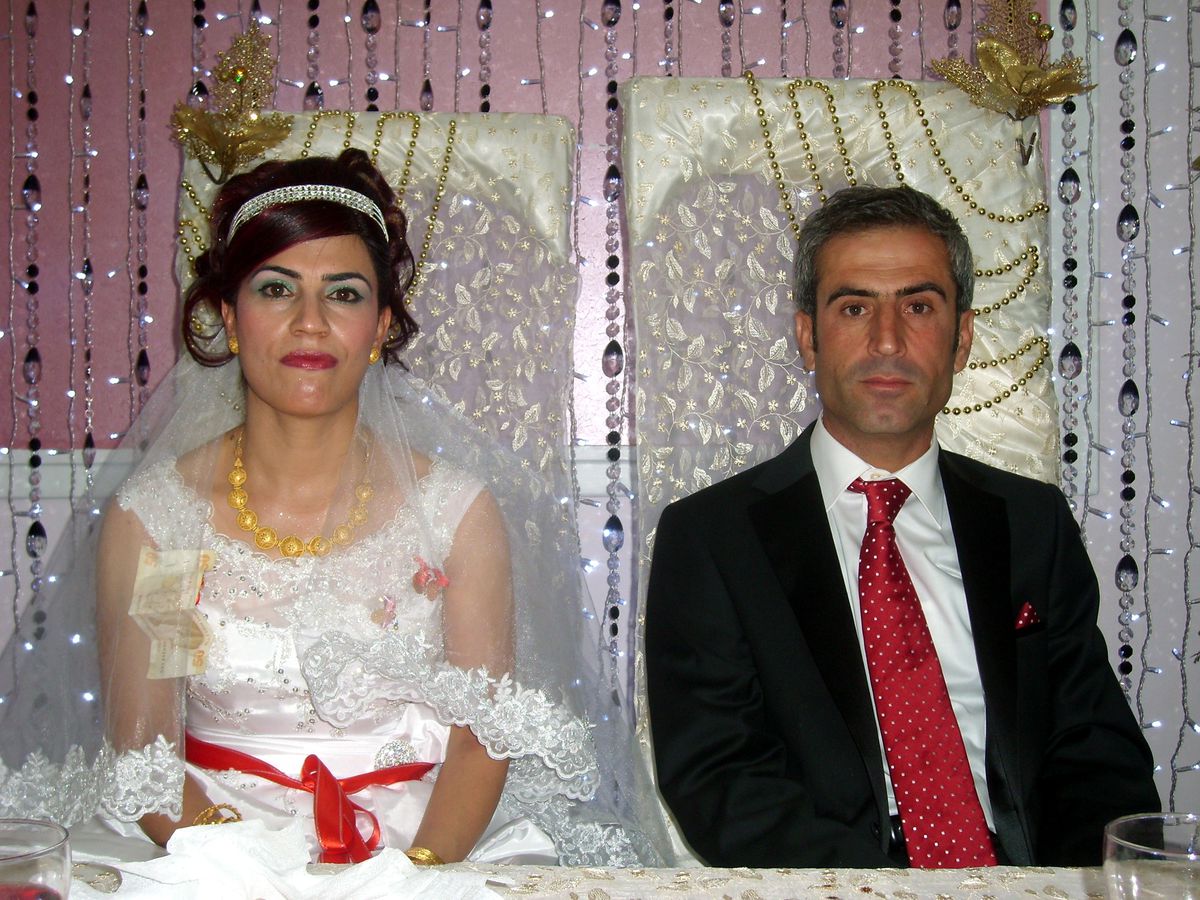 Düğünde Dolarlar Havada Uçuştu