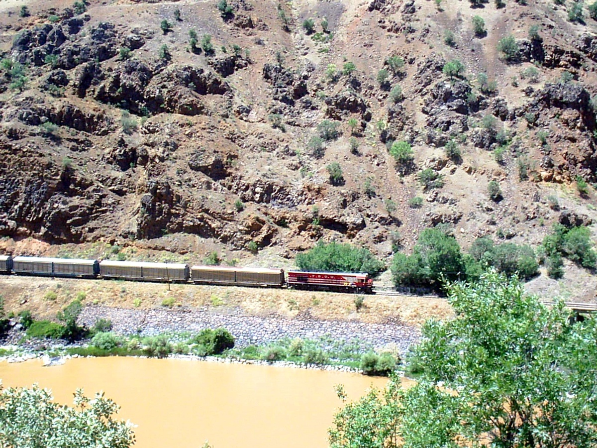 Heyelan Nedeniyle Durdurulan Tren Seferleri Yeniden Başladı