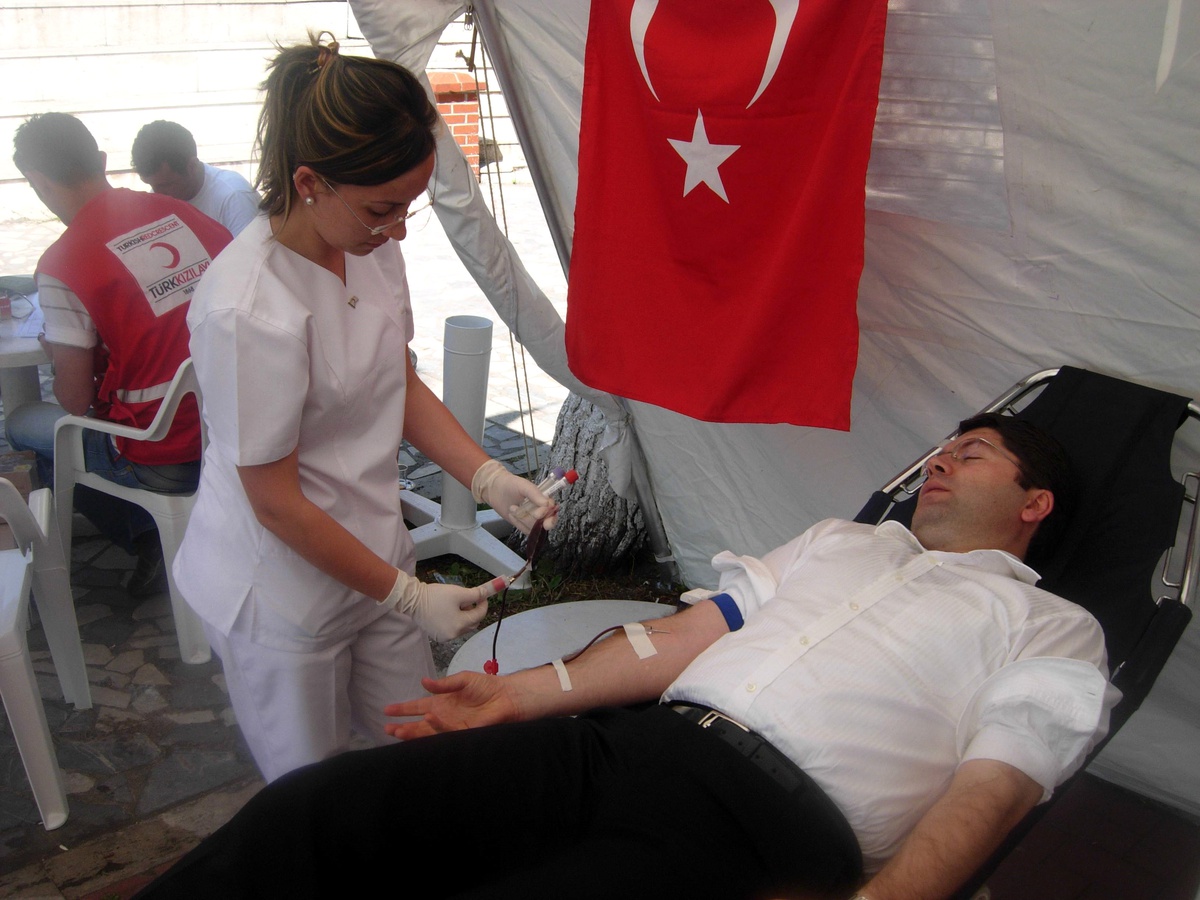 Milletvekili Kan Bağışında Bulundu