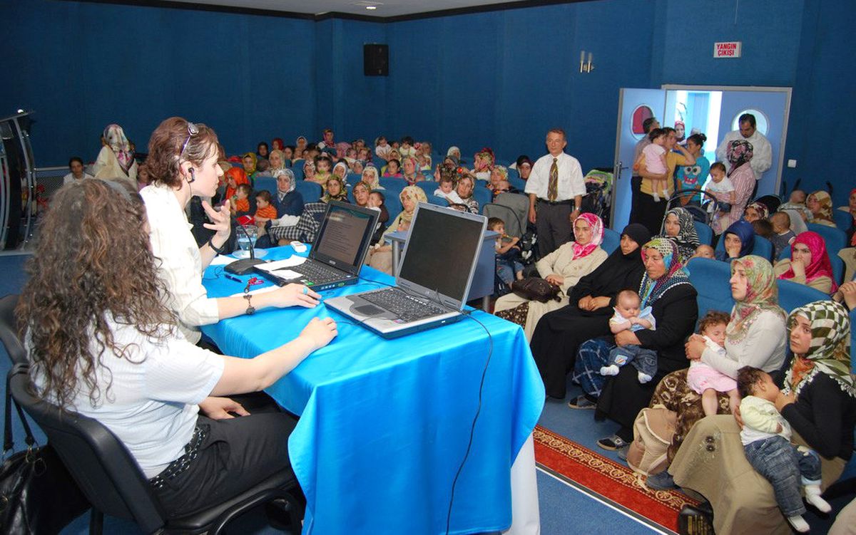 562 Anneye Eğitim ve Gıda Desteği