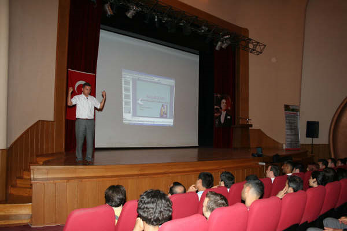 AK Parti Gençlik Kolları'ndan KPSS Adaylarına Seminer