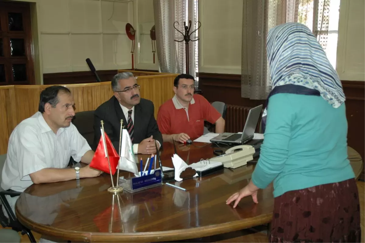 Belediyeden İş İsteyenler Kayısı Bahçelerine Gönderiliyor