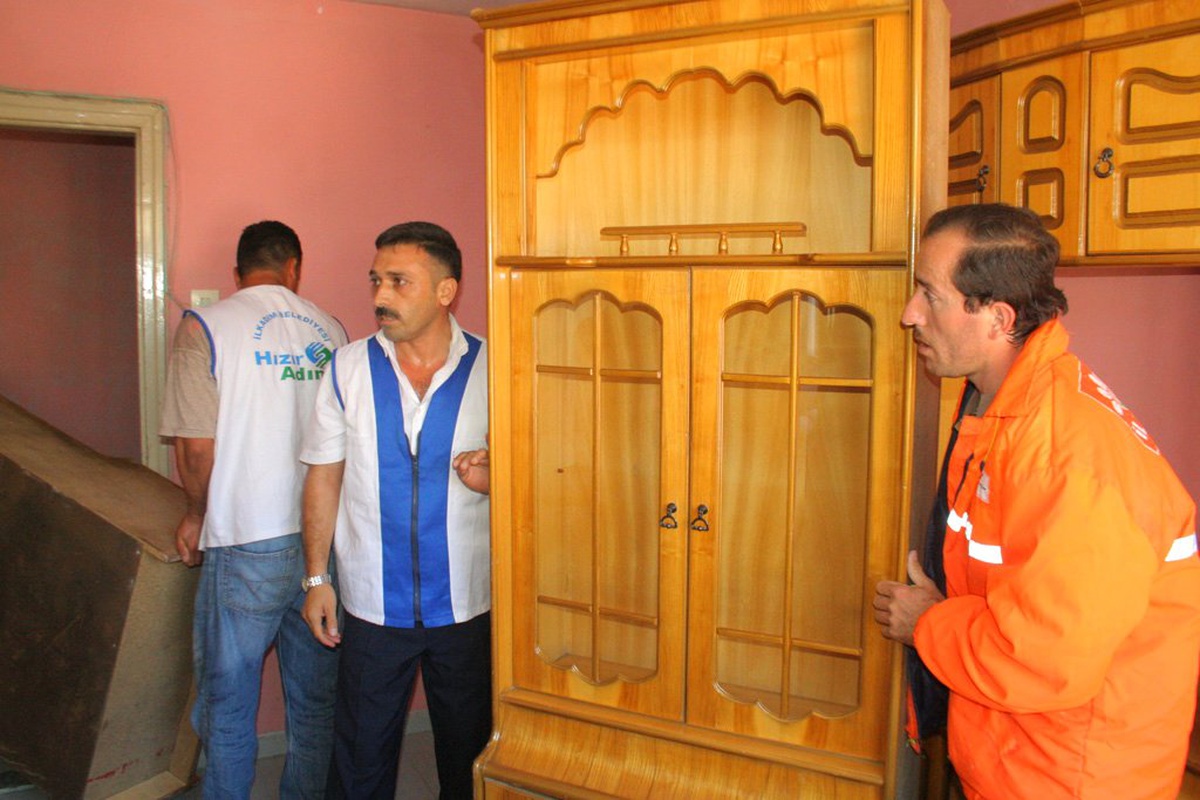 Hızır Adım'dan Evi Yanan Aileye Yardım