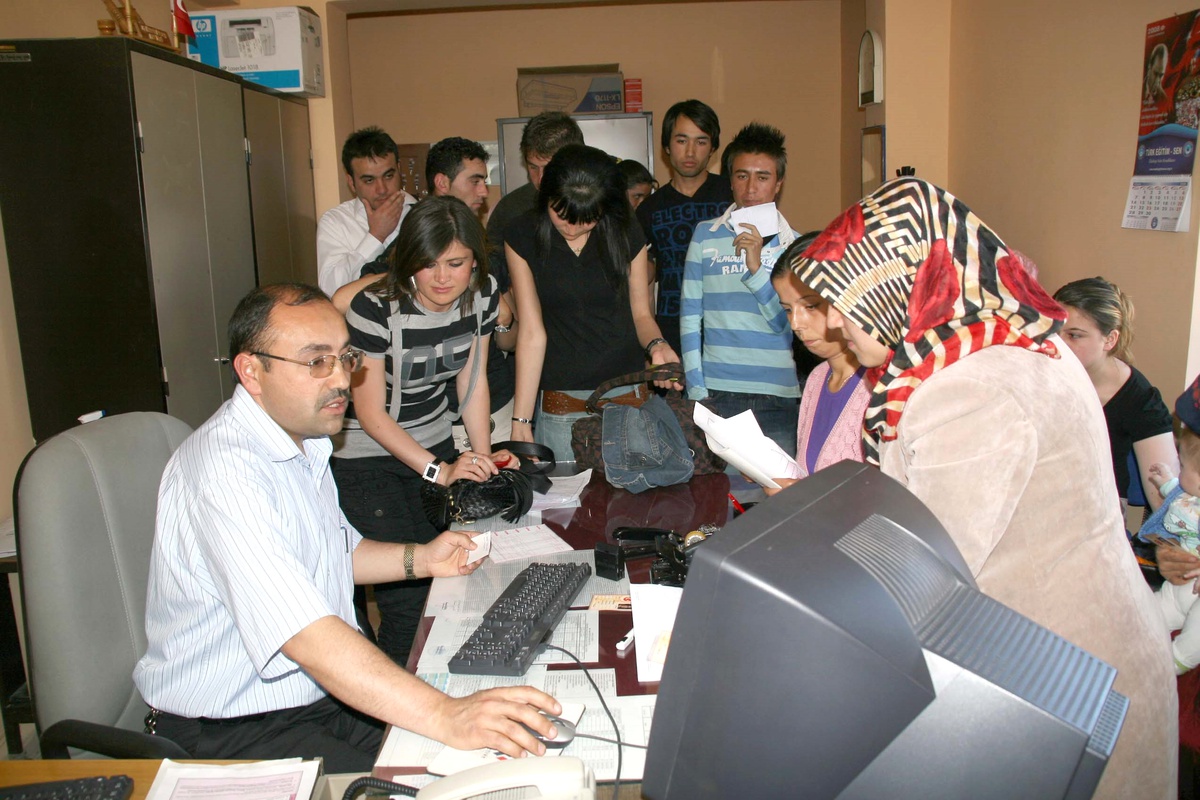 KPSS Müracaatlarını Son Günlere Bırakıncı, Kuyruğa Girdiler